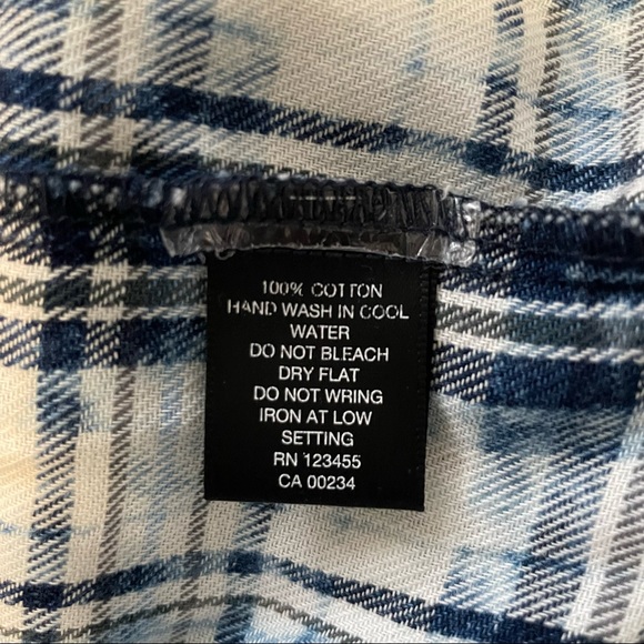 Design Lab Cropped Button Down Top - Picture 4 of 5